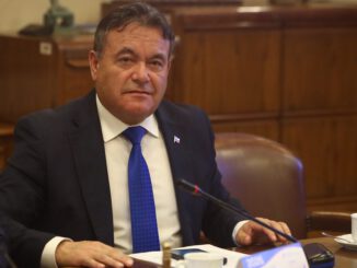 Diputado Juan Carlos Beltrán parlamentario promoviendo la descentralización de la salud reproductiva en La Araucanía