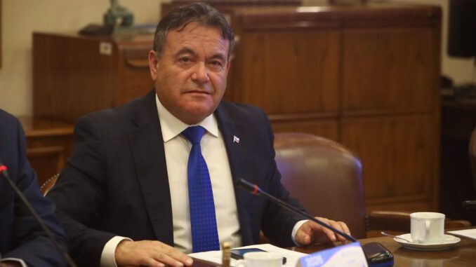 Diputado Juan Carlos Beltrán parlamentario promoviendo la descentralización de la salud reproductiva en La Araucanía