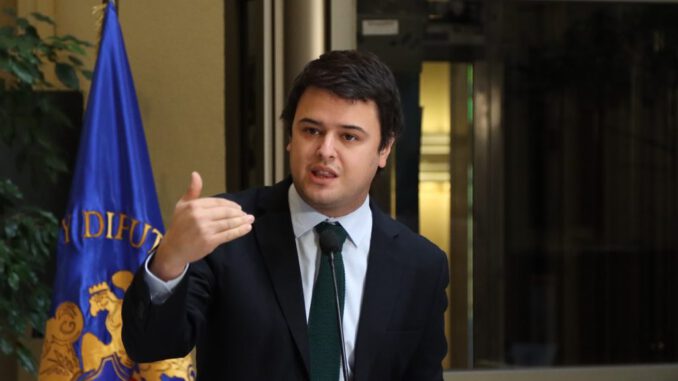 Diputado Eduardo Cretton durante sesión en la Comisión de Seguridad de la Cámara