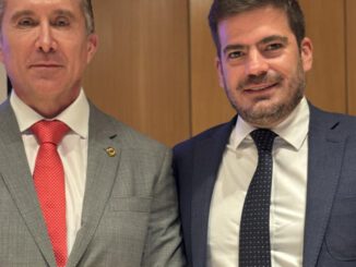 Diputado Jose Montalva junto al nuevo fiscal regional Hector Leiva durante la ceremonia de asuncion