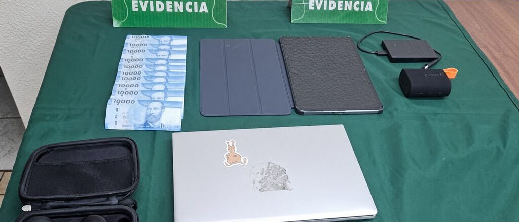 Personal de Carabineros durante operativo en peaje Quepe tras la detención de dos sujetos