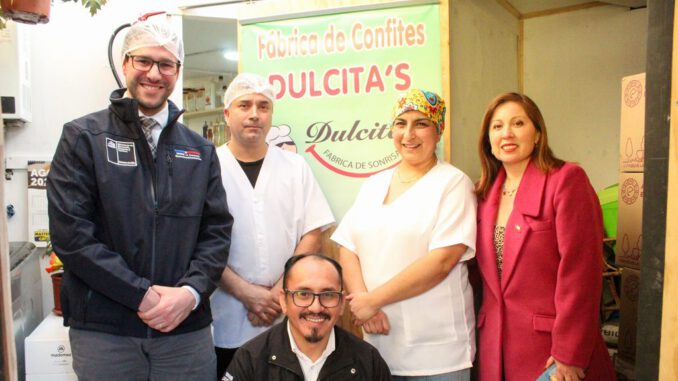 Emprendedores de Dulcitas fabricando dulces artesanales en Padre las Casas