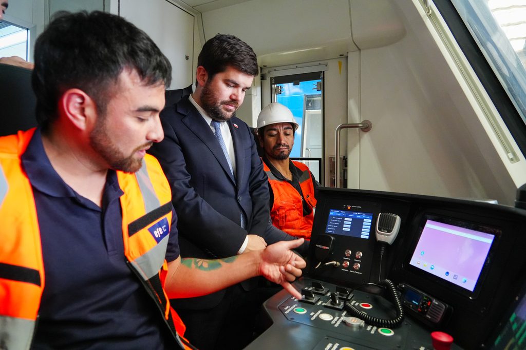 Nuevos trenes modelo SDF de EFE para el transporte de pasajeros en la región de La Araucanía.