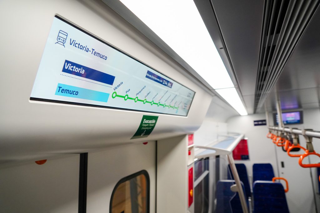 Nuevos trenes modelo SDF de EFE para el transporte de pasajeros en la región de La Araucanía.
