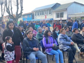 Sacos de concentrado animal siendo entregados a agricultores afectados por inundaciones en Carahue