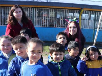Estudiantes de la Escuela Valentín Letelier ensayando coreografías para su gala folclórica de Fiestas Patrias.