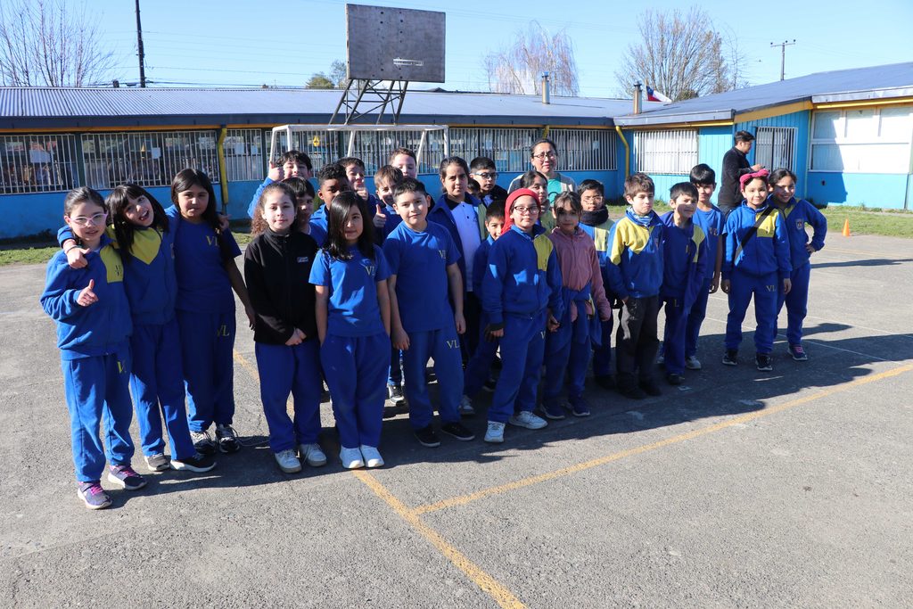 Estudiantes de la Escuela Valentín Letelier ensayando coreografías para su gala folclórica de Fiestas Patrias.
