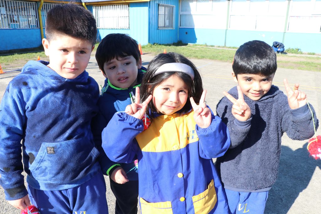 Estudiantes de la Escuela Valentín Letelier ensayando coreografías para su gala folclórica de Fiestas Patrias.