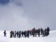 Estudiantes del Liceo Bicentenario de Pucón durante una jornada educativa en el volcán Villarrica