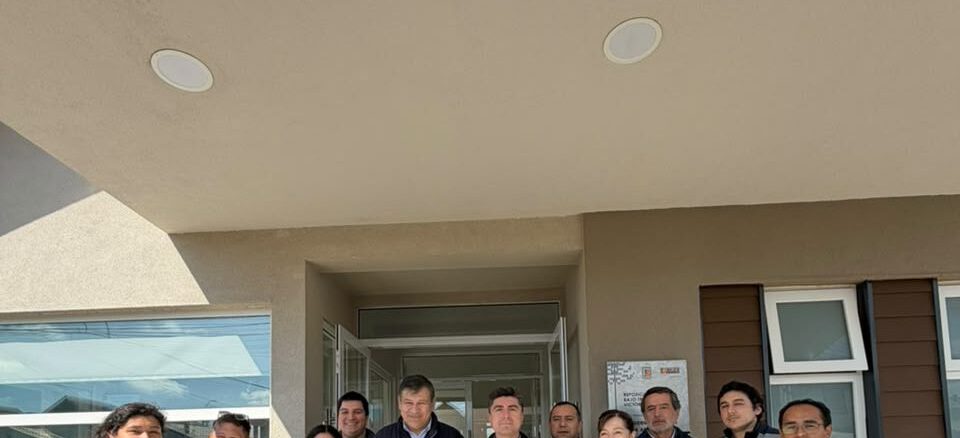 Entrega oficial del nuevo centro de salud familiar Cecosf Bajo Traiguén con autoridades regionales