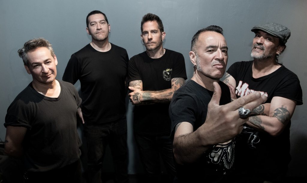 Las bandas Fiskales Ad-Hok y Machuca sobre el escenario en un festival de rock