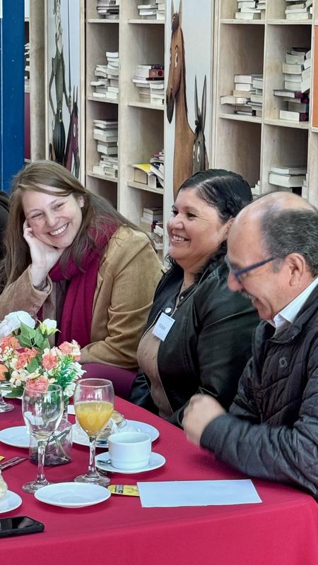 Autoridades y emprendedores en la ceremonia de lanzamiento del programa Emprendamos Semilla del FOSIS