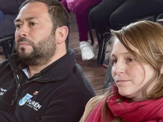 Autoridades y emprendedores en la ceremonia de lanzamiento del programa Emprendamos Semilla del FOSIS