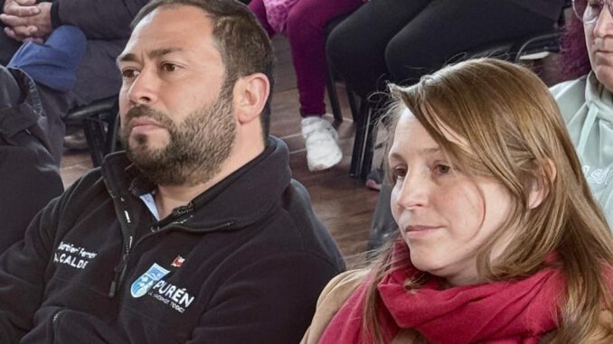 Autoridades y emprendedores en la ceremonia de lanzamiento del programa Emprendamos Semilla del FOSIS