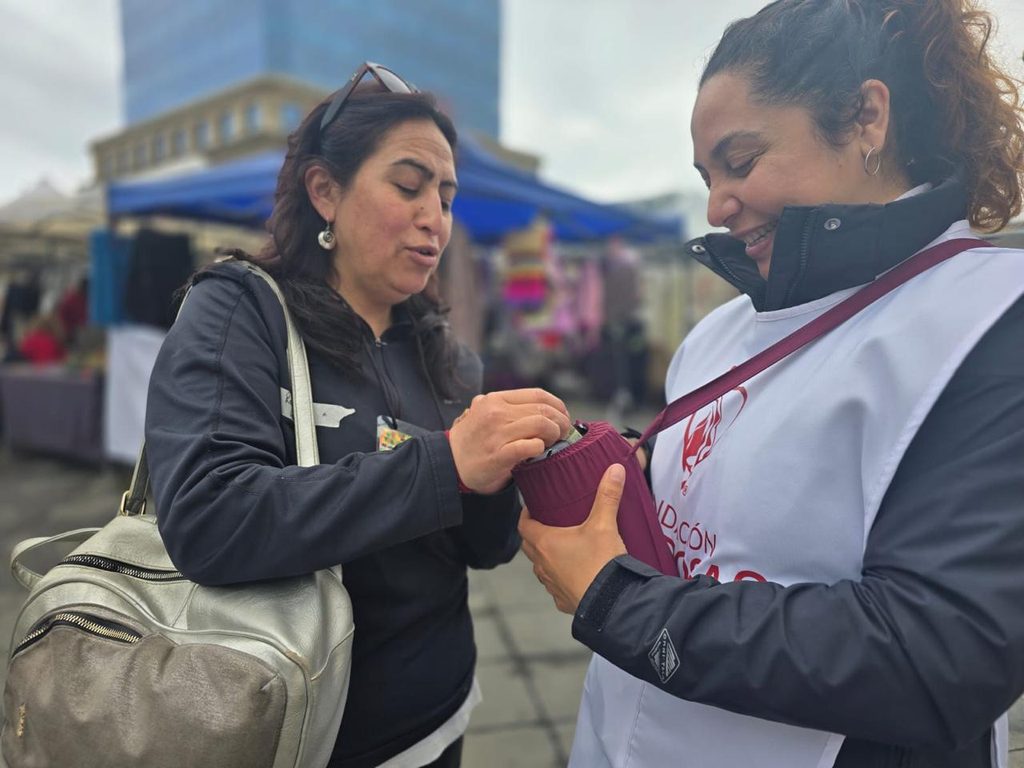 Voluntarios participando en la Colecta Nacional de la Fundación Las Rosas