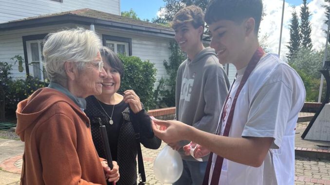 Voluntarios participando en la Colecta Nacional de la Fundación Las Rosas