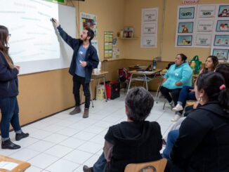Sesión de apoyo familiar y crianza positiva en el marco del programa Familia Plus