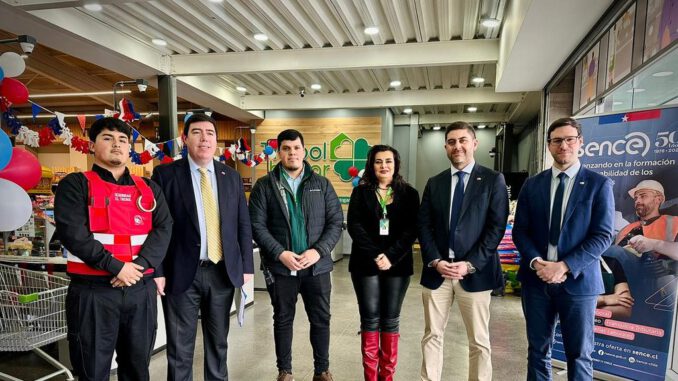 Autoridades regionales visitan empresa beneficiada por el Subsidio a la Contratación en La Araucanía.