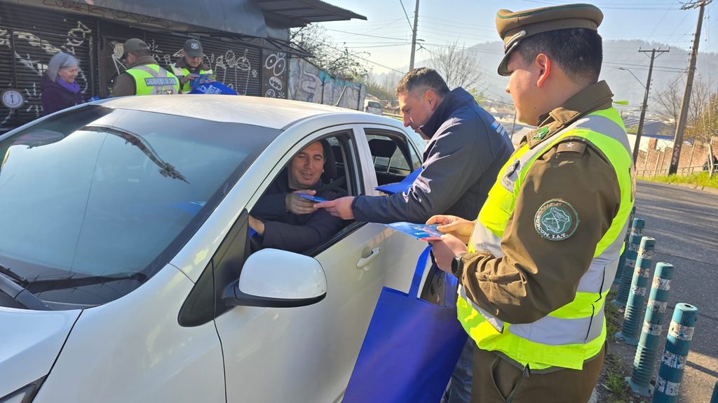 Autoridades de gobierno y Carabineros en el lanzamiento de la Semana de la Seguridad EFE en Temuco