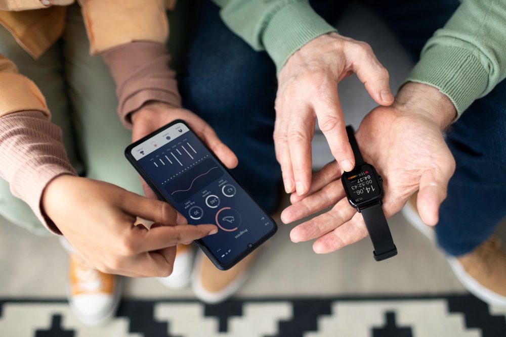 Dispositivos tecnológicos modernos incluyendo audio y pantallas para el hogar y uso diario