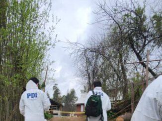 Personal de la PDI trabajando en el lugar del hallazgo de un adulto mayor en Pitrufquén.