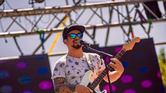 El músico y productor chileno Jorge Hans durante la presentación de su nuevo sencillo Siente el funk