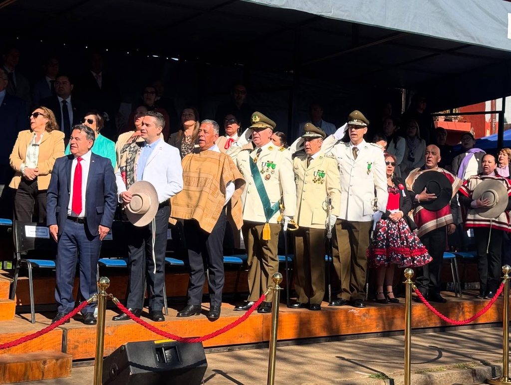 El diputado Juan Carlos Beltrán durante su asistencia a los desfiles de Fiestas Patrias en la provincia de Malleco