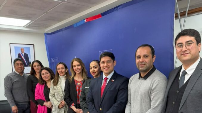 Autoridades regionales formalizando la Comisión Mixta de Educación para recintos penitenciarios en La Araucanía
