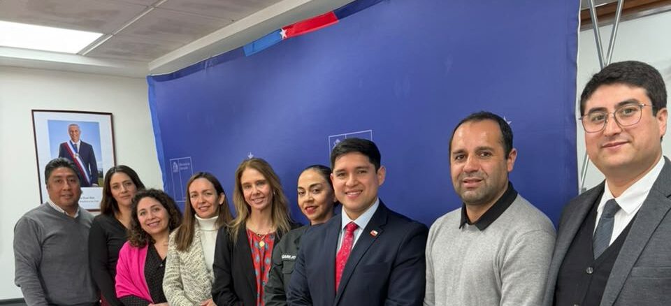 Autoridades regionales formalizando la Comisión Mixta de Educación para recintos penitenciarios en La Araucanía