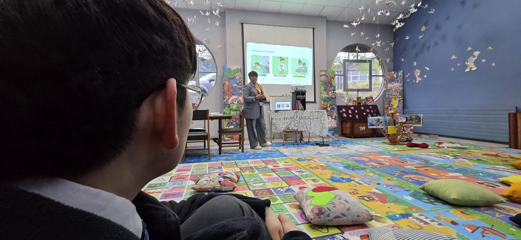 Estudiantes y autoridades en el lanzamiento regional de la Biblioteca Digital Escolar en Temuco