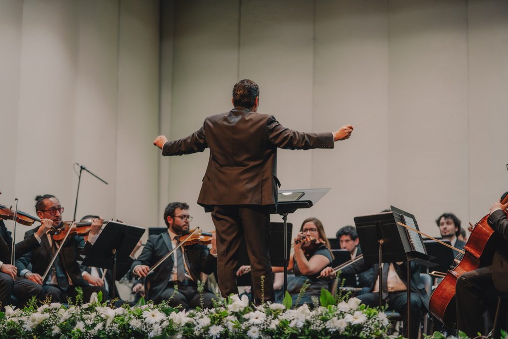 Orquesta Filarmónica de Temuco durante una presentación en el Teatro Municipal
