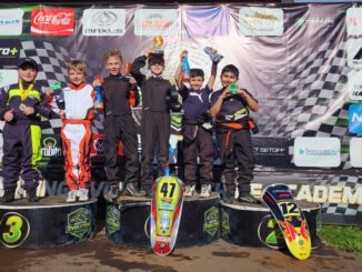 Pilotos compitiendo en la sexta fecha del campeonato de karting regional en La Araucanía