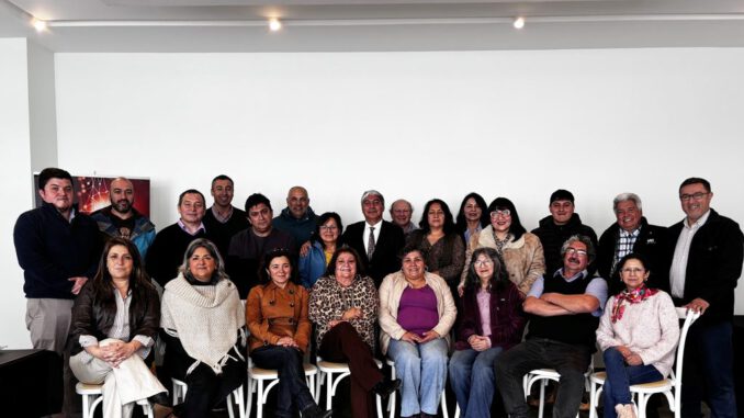 Apicultores participando en el lanzamiento del programa de difusión tecnológica apícola en La Araucanía