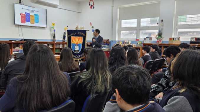 Autoridades y comunidad educativa reunidos en Loncoche para la prevención del suicidio escolar