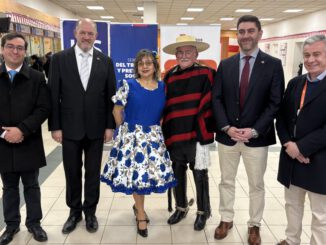 Autoridades regionales informando sobre el pago del Aguinaldo de Fiestas Patrias en Temuco