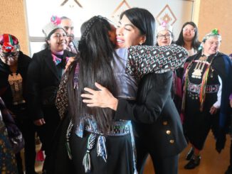 La ministra Ximena Lincolao participando en un encuentro con mujeres mapuche en la comuna de Lautaro