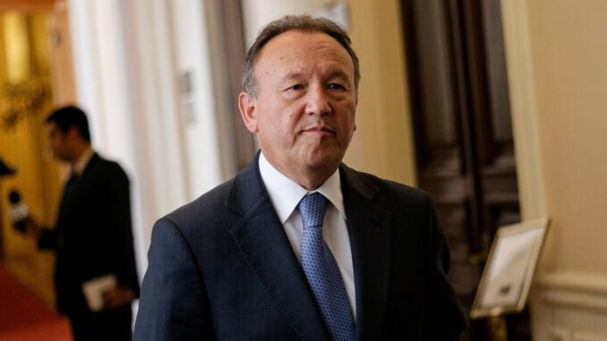 El ministro de la Segpres José García Ruminot en el Congreso Nacional durante una jornada legislativa
