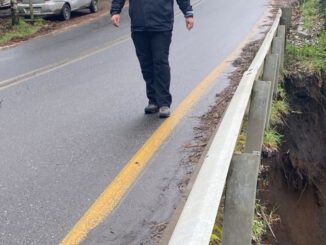 Trabajos de reparación en la ruta Candelaria-Correntoso afectada por socavón en la zona lacustre