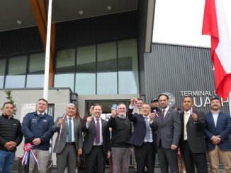 Fachada del nuevo terminal de buses de Hualpín construido por el Gobierno Regional