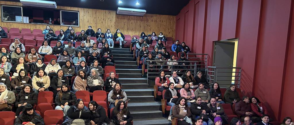 Ceremonia de entrega de programas de apoyo al emprendimiento FOSIS en la ciudad de Villarrica