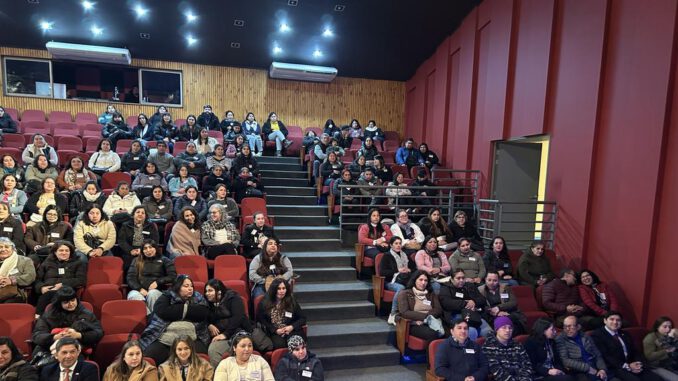 Ceremonia de entrega de programas de apoyo al emprendimiento FOSIS en la ciudad de Villarrica