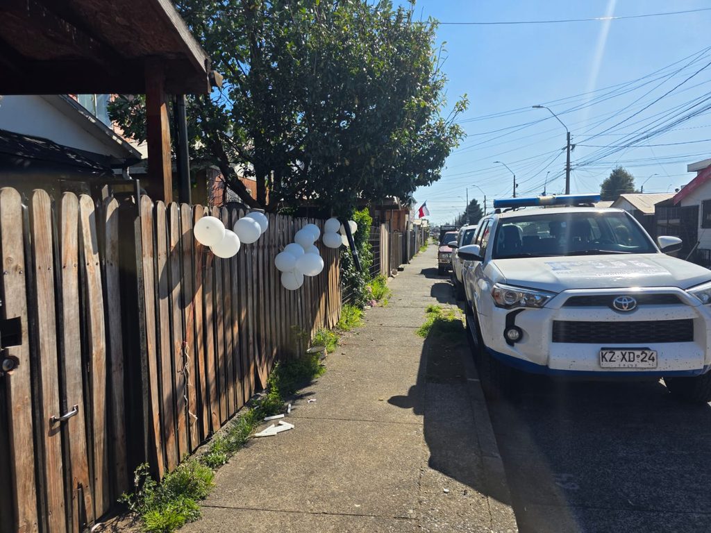 Trabajos periciales de la PDI en una vivienda de Villarrica tras doble homicidio