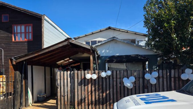 Trabajos periciales de la PDI en una vivienda de Villarrica tras doble homicidio
