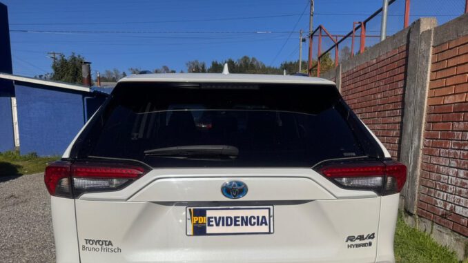 Detectives de la PDI recuperan vehículo SUV robado con placas patente falsificadas en Villarrica