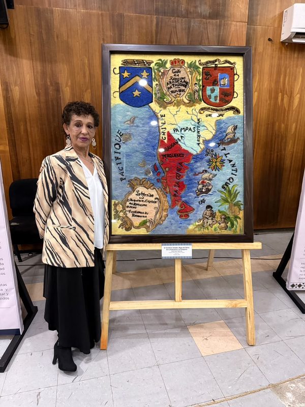 Obras de arte y artesania mapuche en la exposicion Figuras de la Frontera en Perquenco