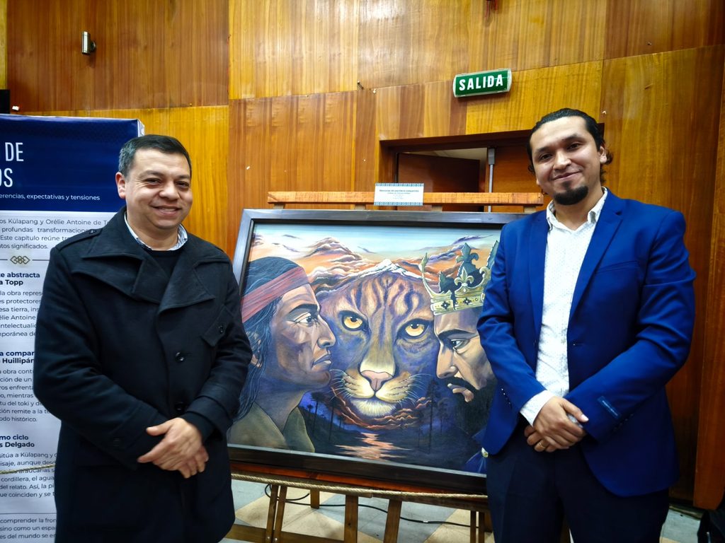 Obras de arte y artesania mapuche en la exposicion Figuras de la Frontera en Perquenco