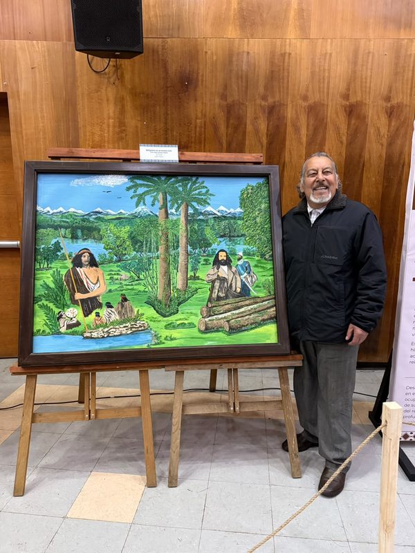 Obras de arte y artesania mapuche en la exposicion Figuras de la Frontera en Perquenco