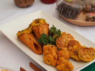 Platos tradicionales de nalca y digüeñe en la feria campesina de Colga en Pitrufquén