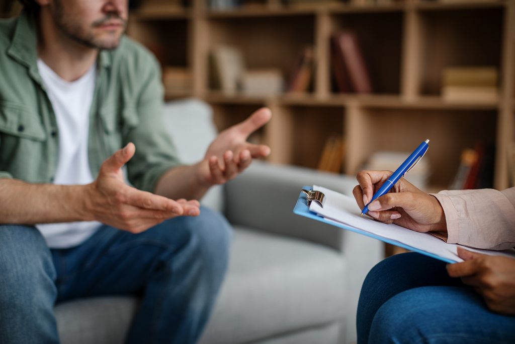 Especialistas analizan la importancia de la prevención temprana en salud mental para evitar el suicidio