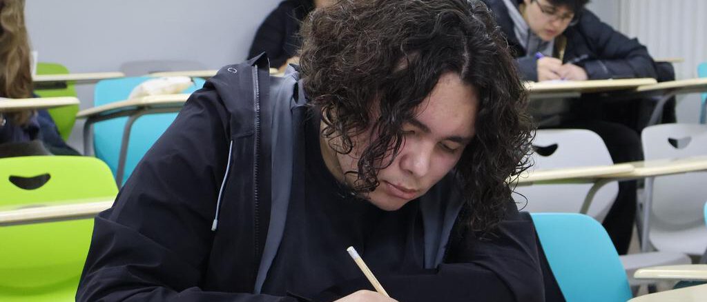 Estudiantes participando en la primera fecha de las Olimpiadas de Química 2026 en la UFRO